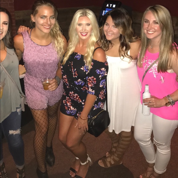 Floral Off the shoulder Romper - Picture 7 of 7